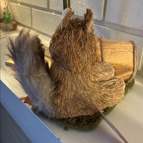 Autumn Squirrel Decoration Figurine - Picture 3 of 6